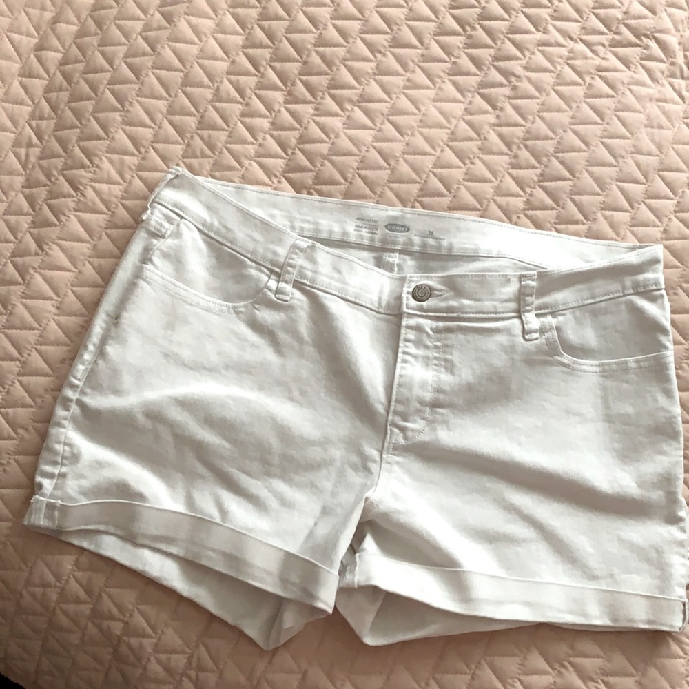 Old Navy white cuffed jean shorts 16